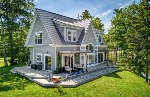 Lunenburg House | Creek House| Oceanfront Home in Second Peninsula