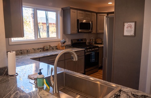 Crested Butte House | Creek Side Getaway