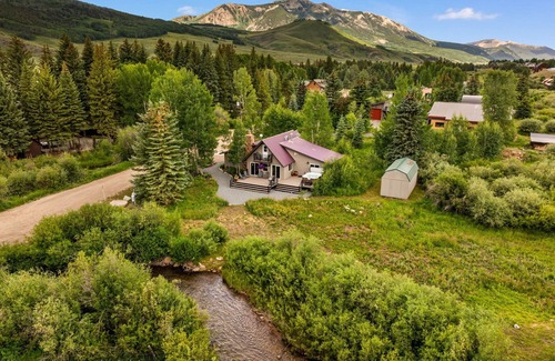 Crested Butte House | Creek Side Getaway