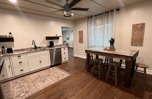 Borderland House | Creek View Retreat 3 Bedroom- 2 Full Bathroom. Cozy home