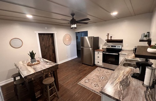 Borderland House | Creek View Retreat 3 Bedroom- 2 Full Bathroom. Cozy home