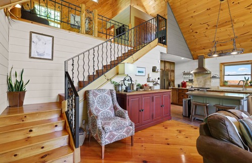 Mineral Bluff Cabin | CreekFront Cabin- 4 Acres- FirePit & Place- Game Tables- Private Yet Close to BR