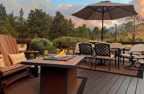 Nathrop Cabin | Creekfront Mnt View Hot Tub Quiet 4 ac FirePit Custom Built Starlink