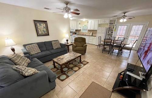 Crockett House | "Creekside" a Lake, Creek, Forest & Rolling Hills