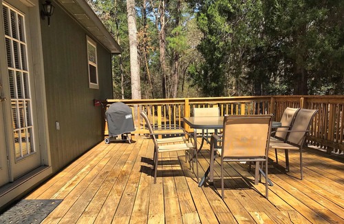 Crockett House | "Creekside" a Lake, Creek, Forest & Rolling Hills