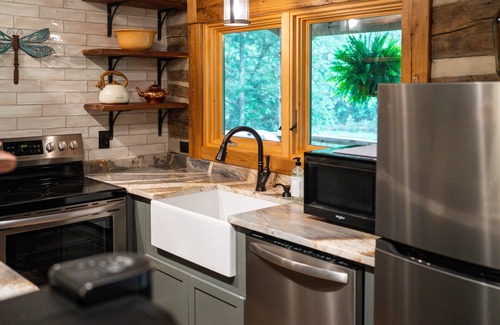 Lenoir Cabin | Creekside Cabin, located just minutes from Blowing Rock!