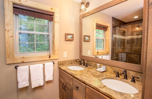 Banner Elk Cottage | Creekside Cabin On Wooded Property