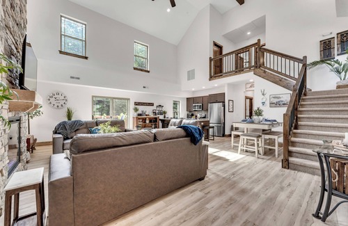 Ponce De Leon Cabin | Creekside Cabin/Tall Timbers Camp/Close To Branson, SDC, Lakes, In/Out Pool