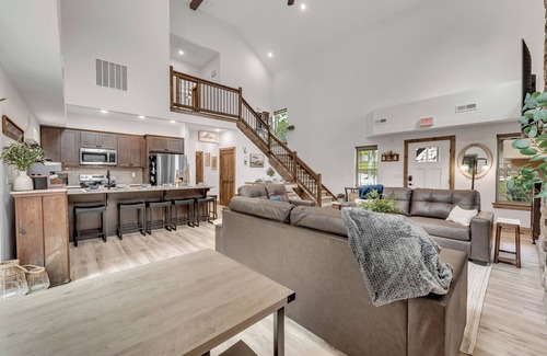 Ponce De Leon Cabin | Creekside Cabin/Tall Timbers Camp/Close To Branson, SDC, Lakes, In/Out Pool