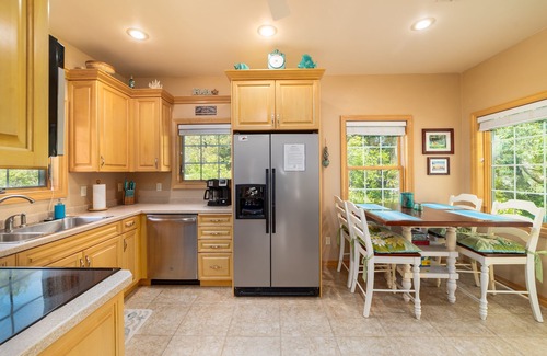 Fish Creek Cottage | Creekside Cottage at Peninsula Park. SUPERCLEAN Off the beaten path!