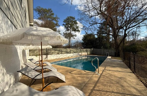 Columbus House | Creekside Escape – Spacious 5BR with Pool & BBQ