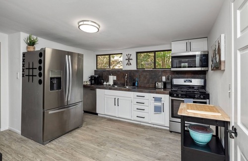 Prescott House | Creekside Getaway by Downtown