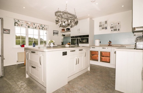 Fowey Cottage | CREEKSIDE HOUSE, pet friendly, with a garden in Fowey