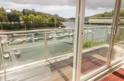 Fowey Cottage | CREEKSIDE HOUSE, pet friendly, with a garden in Fowey