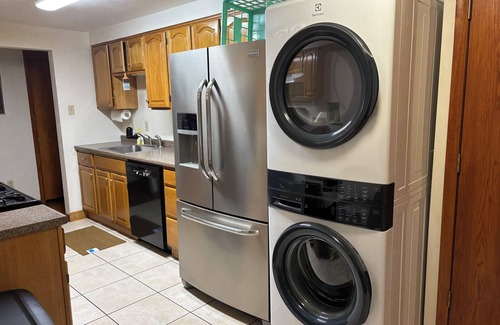 White Oak House | Creekside Inn & Backyard Camp Family friendly house single level sleeps 10