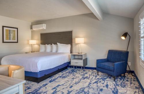 Cambria Hotel | Creekside Inn Downtown
