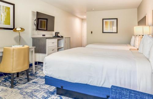 Cambria Hotel | Creekside Inn Downtown