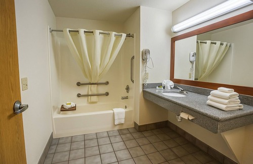 Willits Hotel | Creekside Inn & Suites