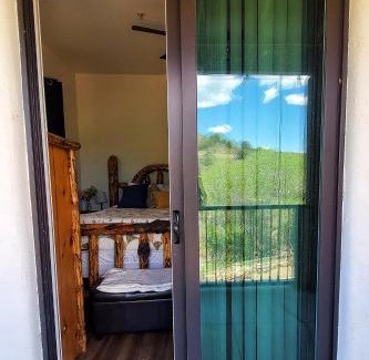 Cordes Lakes Hotel | Creekside Lodge and Cabins