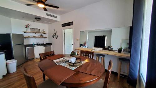 Cordes Lakes Hotel | Creekside Lodge and Cabins