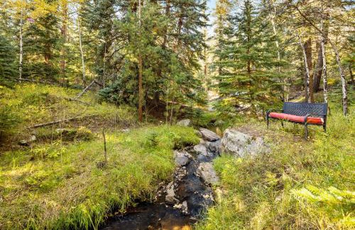 Hangen Ranch And M and B House | Creekside Mountain Views Hot Tub