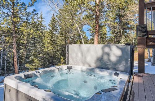 Hangen Ranch And M and B House | Creekside Mountain Views Hot Tub