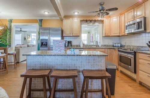 Tybee Island House | Creekside Paradise - pool, kayaks, bikes, hot tub, dock