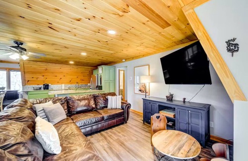 Ellijay Cabin | Creekside Retreat on Mountaintown Creek
