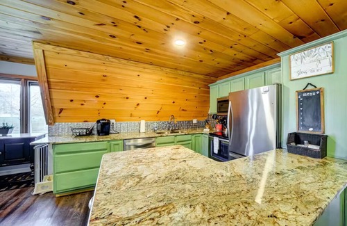 Ellijay Cabin | Creekside Retreat on Mountaintown Creek