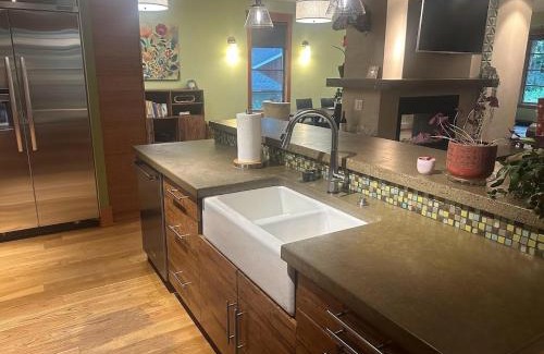 Bozeman House | Creekside Setting Right Near Downtown And Bogert Park