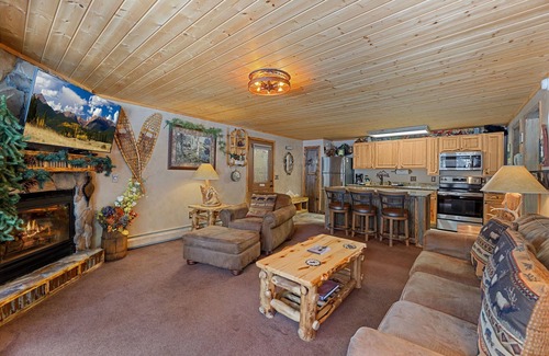 Fall River Estates Condo | Creekside Suite 07 River View!