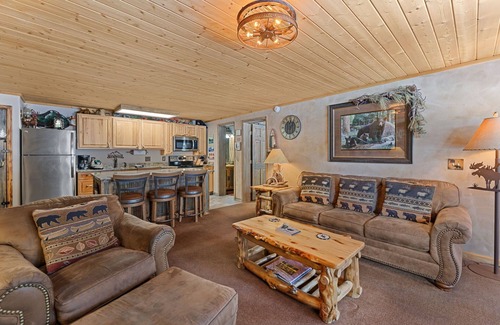Fall River Estates Condo | Creekside Suite 07 River View!