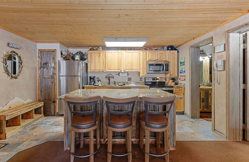 Fall River Estates Condo | Creekside Suite 07 River View!
