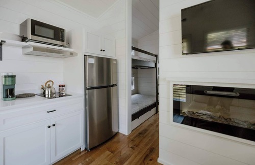 Pittman Center Cabin | Creekside Tiny Cabin | Groundhog Cabin