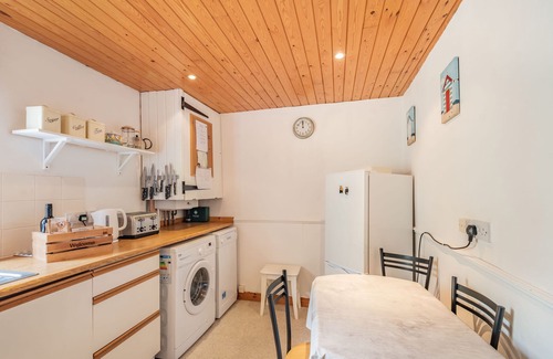 Eyemouth Cottage | CREEL COTTAGE, pet friendly, character holiday cottage in Eyemouth