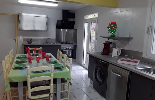 Saint-Leu Cottage | Creole Home for 6 in Saint-Leu with Bay View