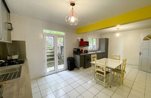 Saint-Leu Cottage | Creole Home for 6 in Saint-Leu with Bay View