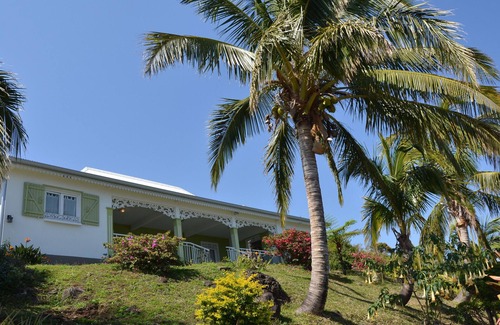 Saint-Leu Cottage | Creole Home for 6 in Saint-Leu with Bay View