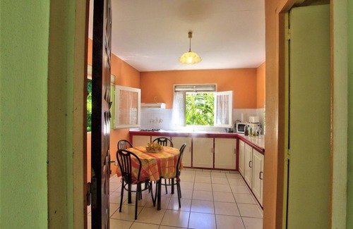 Pointe-Noire Villa | Creole house, riverside, close to the sea, 3 bedrooms, 2 bathrooms, 2 toilets, fenced garden