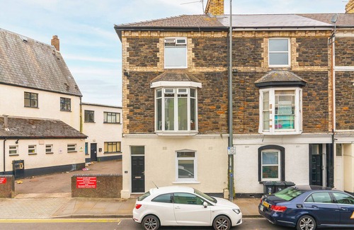 Newport Apartment | Crescent Apartments