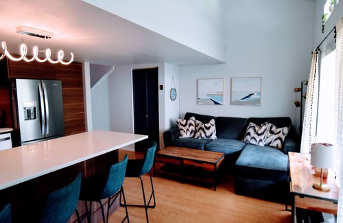 Quincy Condo | Crescent Bar Condo near The Gorge, Boating & Golf. Sleeps 8. AMAZING Pool.
