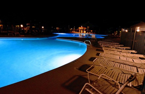 Quincy Condo | Crescent Bar Condo near The Gorge, Boating & Golf. Sleeps 8. AMAZING Pool.