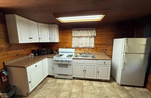 Crestline Apartment | Crest Lodge Historic Mountain Inn - Little Bear