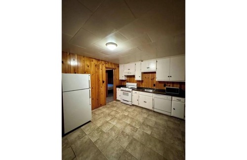 Crestline Apartment | Crest Lodge Historic Mountain Inn - Little Bear