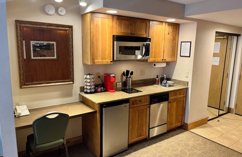 Crested Butte Condo | Crested Butte Condo with King Bed, Outdoor Pool and Hot Tub