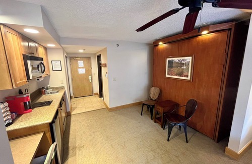 Crested Butte Condo | Crested Butte Condo with King Bed, Outdoor Pool and Hot Tub