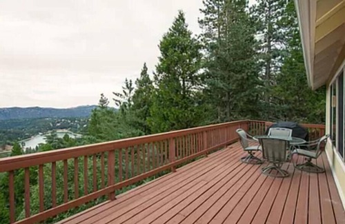 Crestline House | Crestline Dream View Getaway w/enough beds for 20+ people