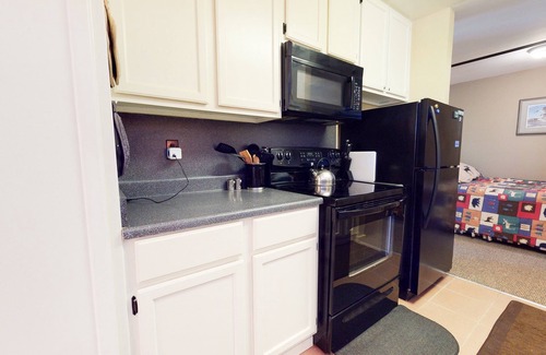 Mammoth Lakes Condo | Crestview 25 Convenient Location near the Village and Lifts, Pet-Friendly by RedAwning