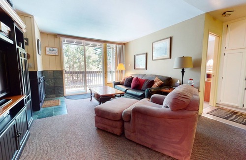 Mammoth Lakes Condo | Crestview 25 Convenient Location near the Village and Lifts, Pet-Friendly by RedAwning