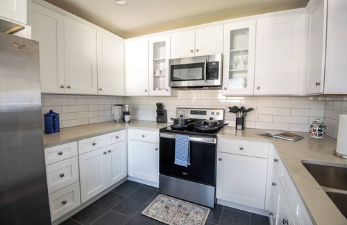 Crestline Heights House | Crestwood Bloom – 3BR Getaway w/Patio & Backyard